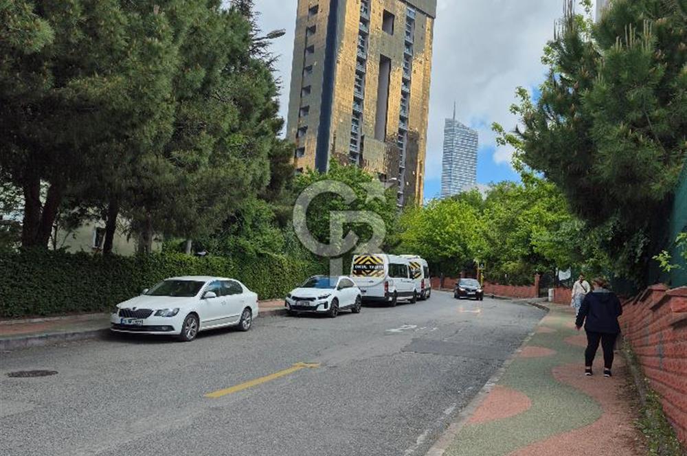 ATAŞEHİR SİTE İÇİNDE EŞYALI 2+1 MERKEZİ KONUMLU OTOPARKLI