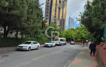 ATAŞEHİR SİTE İÇİNDE EŞYALI 2+1 MERKEZİ KONUMLU OTOPARKLI