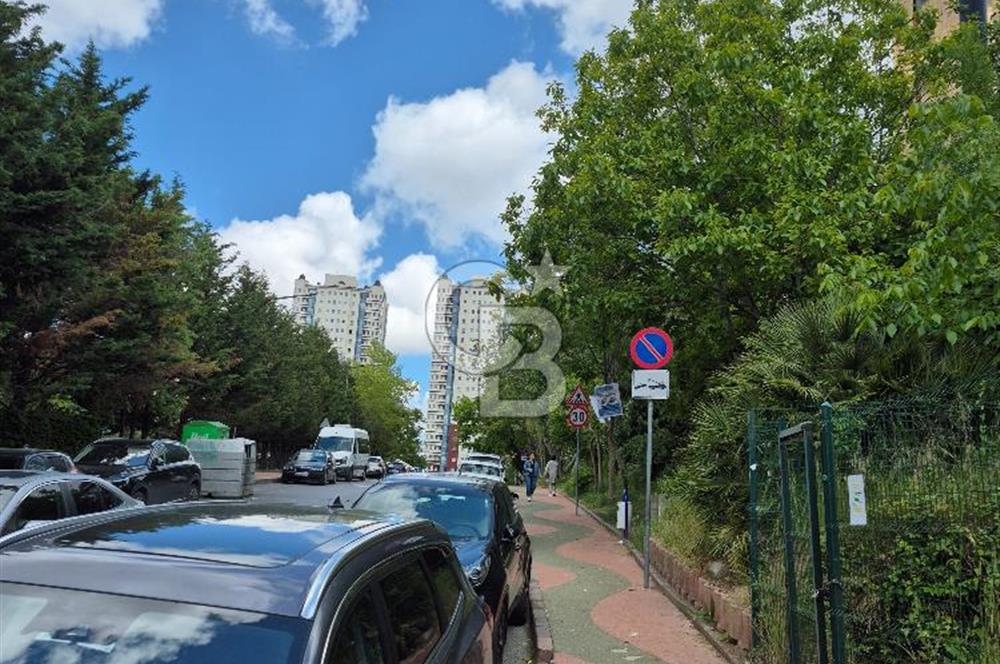 ATAŞEHİR SİTE İÇİNDE EŞYALI 2+1 MERKEZİ KONUMLU OTOPARKLI
