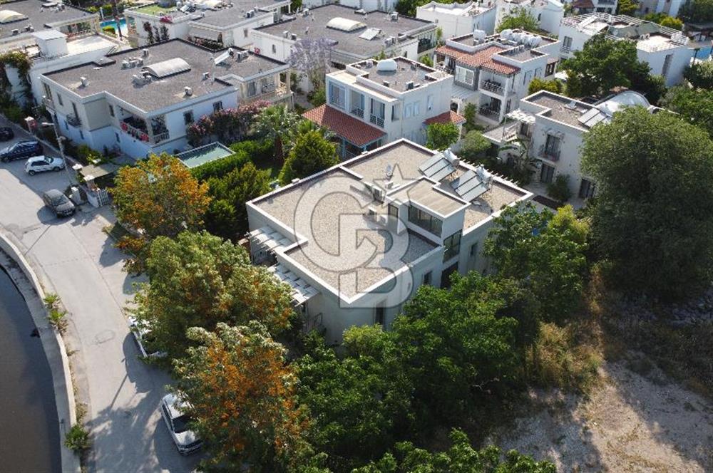 Teknenize 10 Adım Satılık 2+1 Bahçe Katı Havuzlu Daire