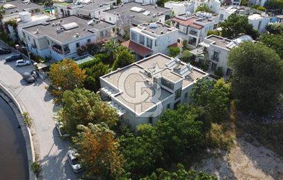 Teknenize 10 Adım Satılık 2+1 Bahçe Katı Havuzlu Daire