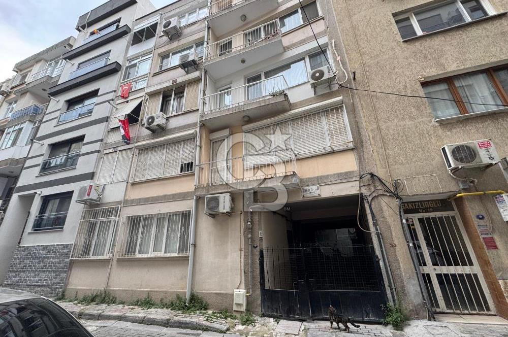 Karşıyaka Alaybey'de Otoparklı, Tadilatlı, Kullanışlı Daire