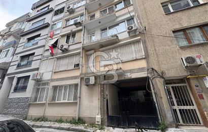 Karşıyaka Alaybey'de Otoparklı, Tadilatlı, Kullanışlı Daire