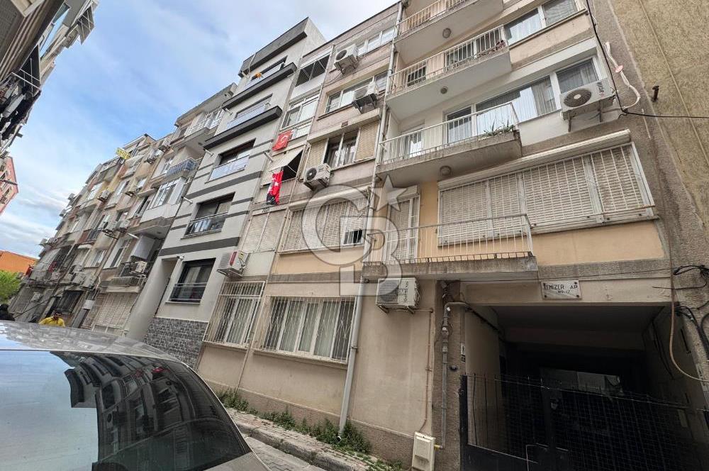 Karşıyaka Alaybey'de Otoparklı, Tadilatlı, Kullanışlı Daire