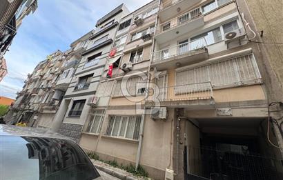 Karşıyaka Alaybey'de Otoparklı, Tadilatlı, Kullanışlı Daire