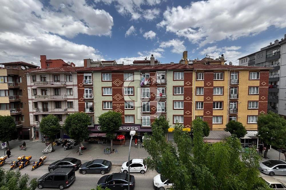 CB CITY'DEN ORHANOĞUZ CADDESİ ÜZERİNDE 2+1 EŞYALI SATILIK DAİRE