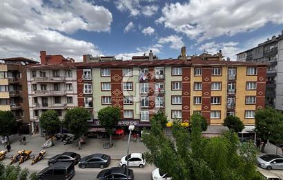 CB CITY'DEN ORHANOĞUZ CADDESİ ÜZERİNDE 2+1 EŞYALI SATILIK DAİRE