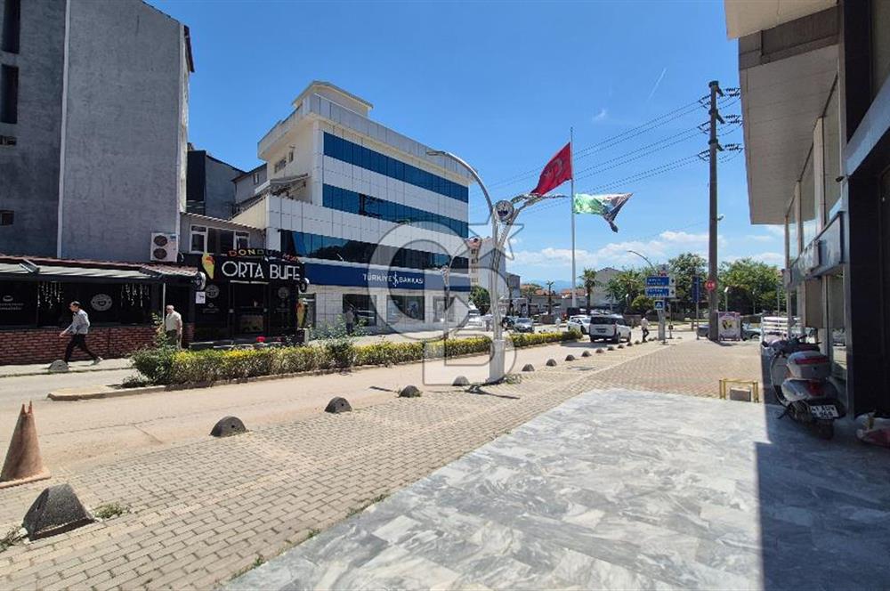 DERİNCE İSTİKLAL CADDESİ KURUMSAL KİRACILI 4 KATLI SATILIK BİNA