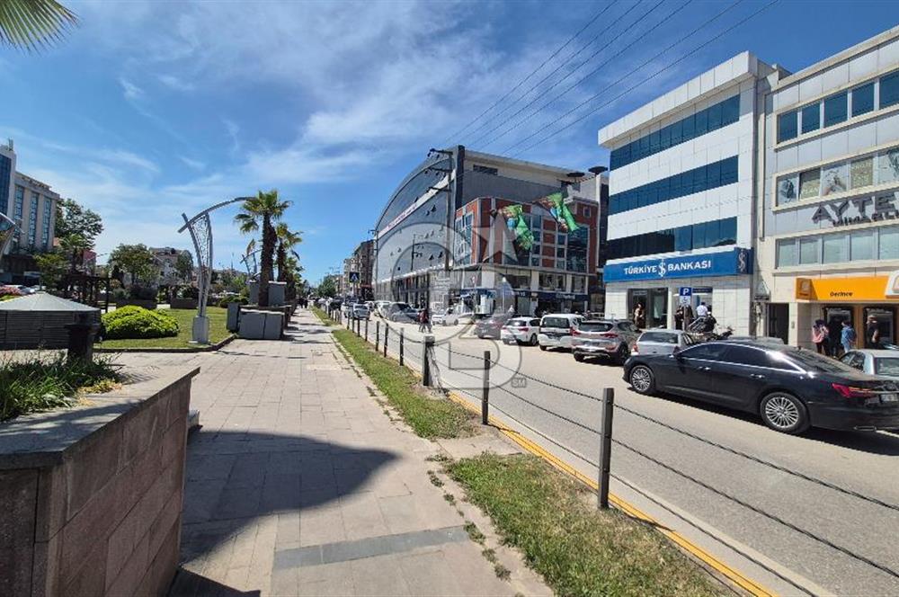 DERİNCE İSTİKLAL CADDESİ KURUMSAL KİRACILI 4 KATLI SATILIK BİNA