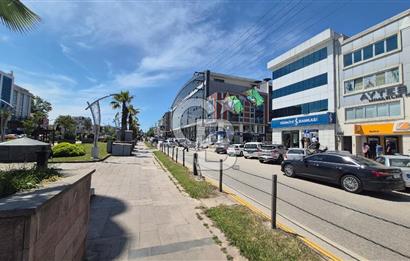 DERİNCE İSTİKLAL CADDESİ KURUMSAL KİRACILI 4 KATLI SATILIK BİNA