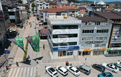 DERİNCE İSTİKLAL CADDESİ KURUMSAL KİRACILI 4 KATLI SATILIK BİNA