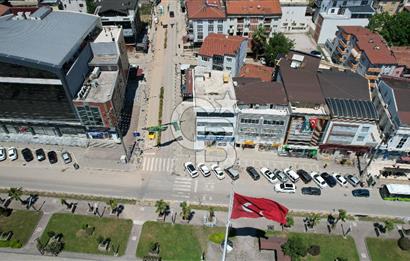 DERİNCE İSTİKLAL CADDESİ KURUMSAL KİRACILI 4 KATLI SATILIK BİNA