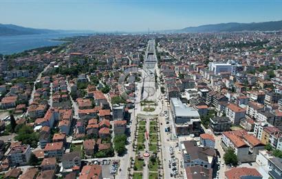 DERİNCE İSTİKLAL CADDESİ KURUMSAL KİRACILI 4 KATLI SATILIK BİNA