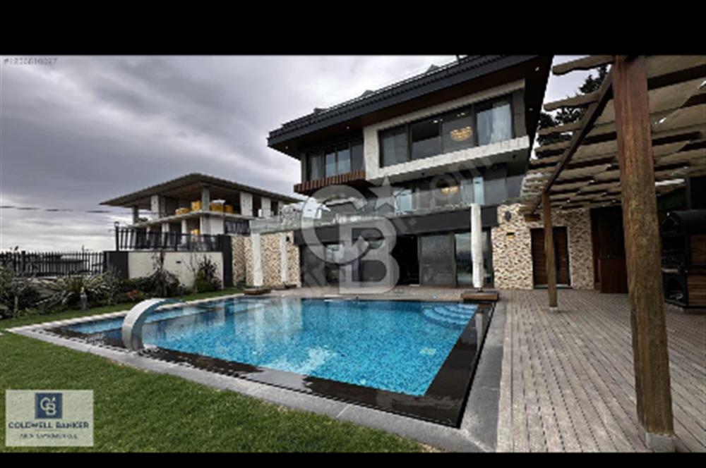 Sarıyer'de Boğaz Manzaralı Ultra Lux 6+4 Satılık Villa