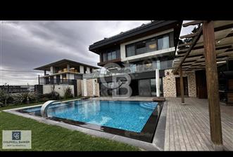Sarıyer'de Boğaz Manzaralı Ultra Lux 6+4 Satılık Villa