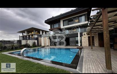 Sarıyer'de Boğaz Manzaralı Ultra Lux 6+4 Satılık Villa