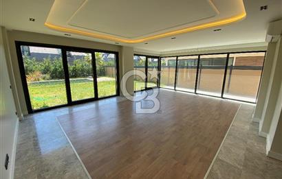 Beylikdüzü Gürpınar'da Deniz Manzaralı Satılık 7+1 Villa