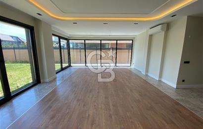 Beylikdüzü Gürpınar'da Deniz Manzaralı Satılık 7+1 Villa