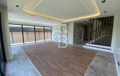 Beylikdüzü Gürpınar'da Deniz Manzaralı Satılık 7+1 Villa
