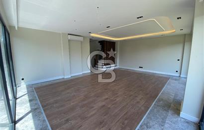 Beylikdüzü Gürpınar'da Deniz Manzaralı Satılık 7+1 Villa