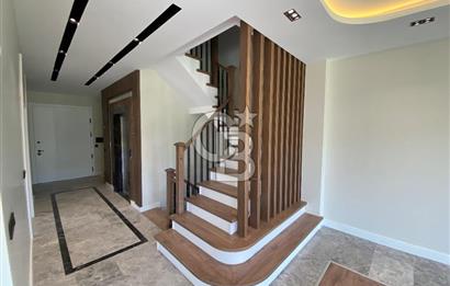 Beylikdüzü Gürpınar'da Deniz Manzaralı Satılık 7+1 Villa