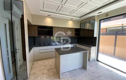 Beylikdüzü Gürpınar'da Deniz Manzaralı Satılık 7+1 Villa