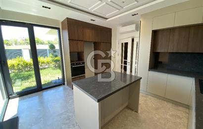 Beylikdüzü Gürpınar'da Deniz Manzaralı Satılık 7+1 Villa