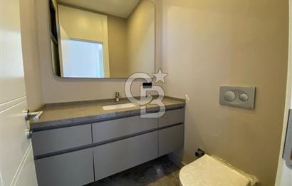 Beylikdüzü Gürpınar'da Deniz Manzaralı Satılık 7+1 Villa