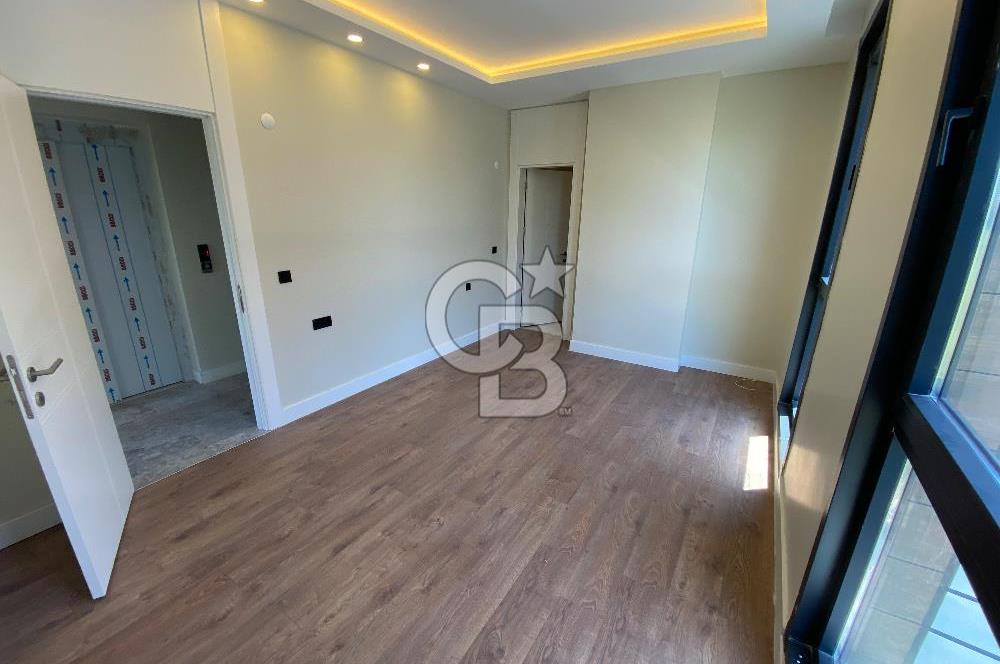 Beylikdüzü Gürpınar'da Deniz Manzaralı Satılık 7+1 Villa