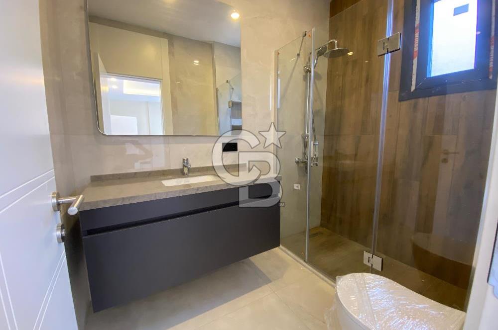 Beylikdüzü Gürpınar'da Deniz Manzaralı Satılık 7+1 Villa