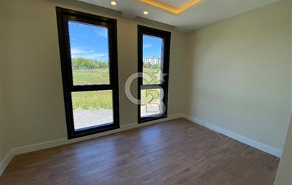 Beylikdüzü Gürpınar'da Deniz Manzaralı Satılık 7+1 Villa