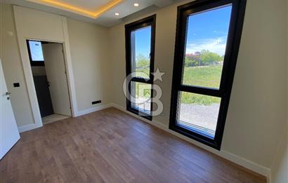 Beylikdüzü Gürpınar'da Deniz Manzaralı Satılık 7+1 Villa