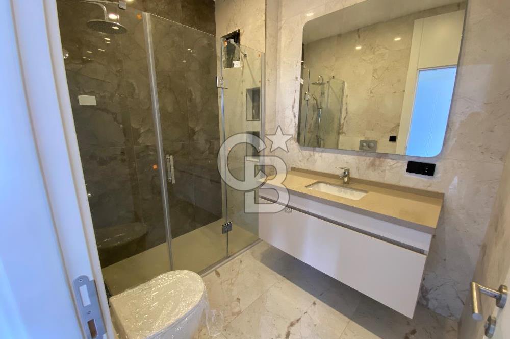 Beylikdüzü Gürpınar'da Deniz Manzaralı Satılık 7+1 Villa