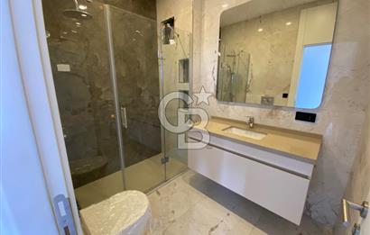 Beylikdüzü Gürpınar'da Deniz Manzaralı Satılık 7+1 Villa