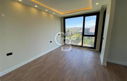 Beylikdüzü Gürpınar'da Deniz Manzaralı Satılık 7+1 Villa