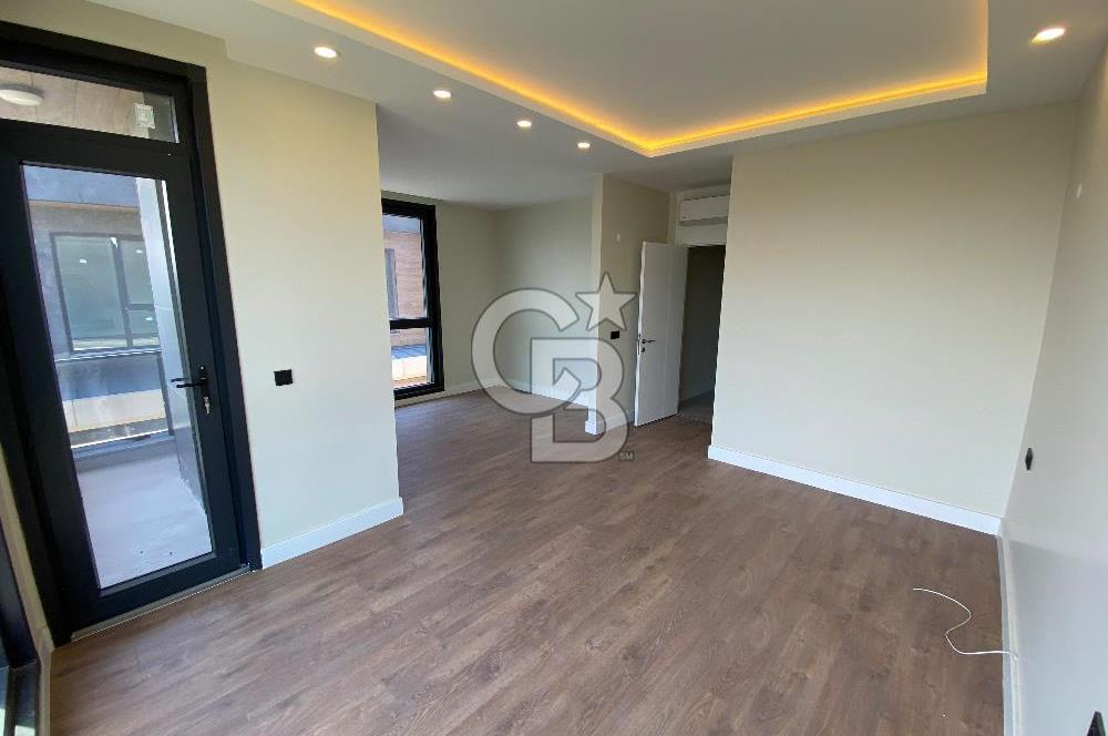 Beylikdüzü Gürpınar'da Deniz Manzaralı Satılık 7+1 Villa