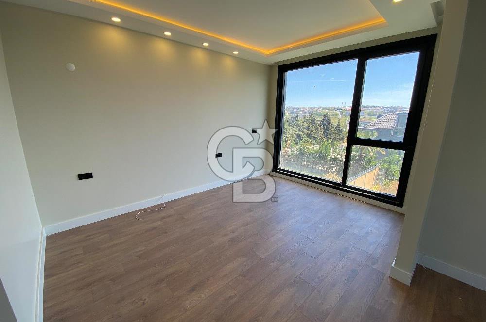 Beylikdüzü Gürpınar'da Deniz Manzaralı Satılık 7+1 Villa