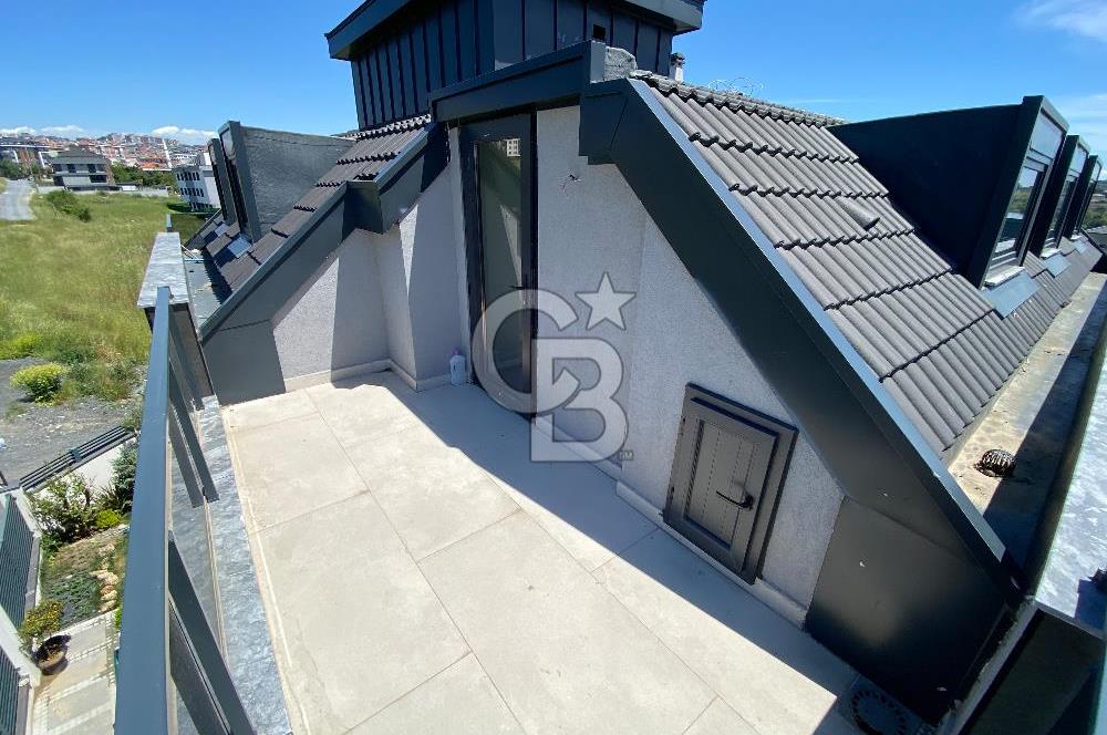 Beylikdüzü Gürpınar'da Deniz Manzaralı Satılık 7+1 Villa