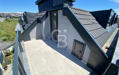 Beylikdüzü Gürpınar'da Deniz Manzaralı Satılık 7+1 Villa