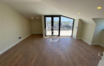 Beylikdüzü Gürpınar'da Deniz Manzaralı Satılık 7+1 Villa