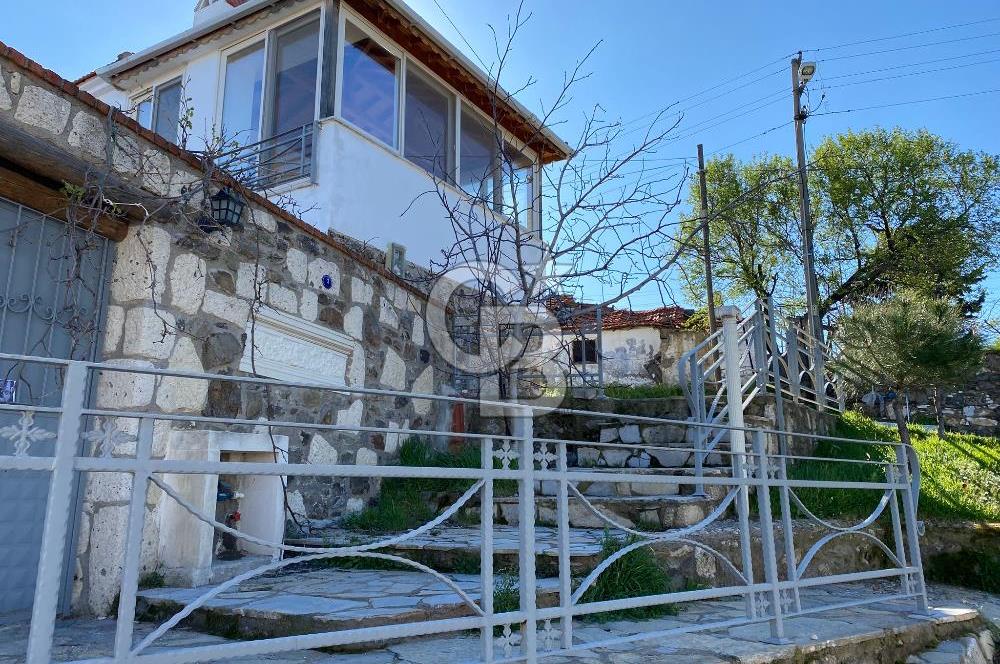 Seferihisar Gölcük Köy Merkezinde Özel Tasarım Dubleks Taş Ev