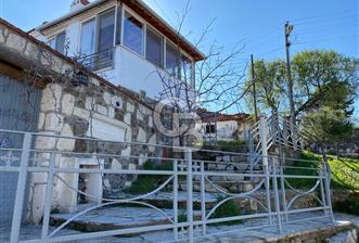 Seferihisar Gölcük Köy Merkezinde Özel Tasarım Dubleks Taş Ev