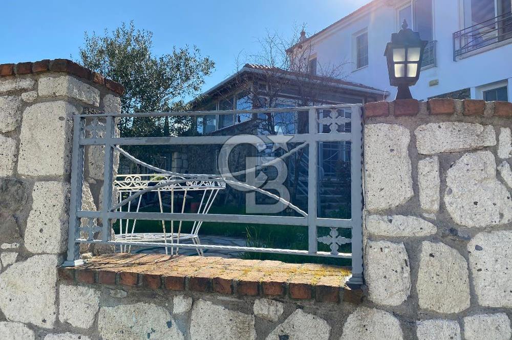 Seferihisar Gölcük Köy Merkezinde Özel Tasarım Dubleks Taş Ev