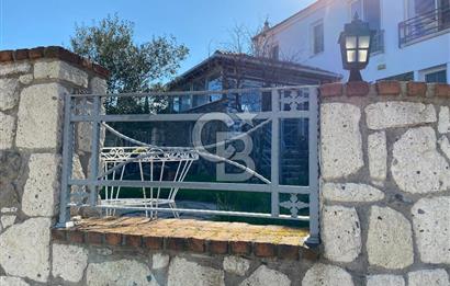 Seferihisar Gölcük Köy Merkezinde Özel Tasarım Dubleks Taş Ev