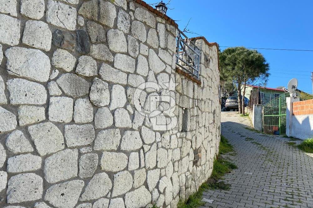Seferihisar Gölcük Köy Merkezinde Özel Tasarım Dubleks Taş Ev