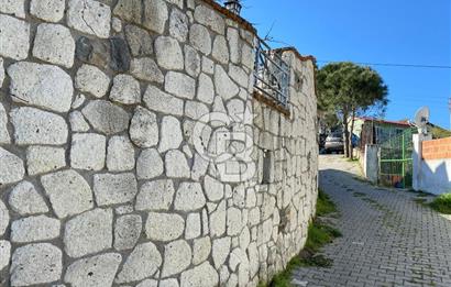Seferihisar Gölcük Köy Merkezinde Özel Tasarım Dubleks Taş Ev