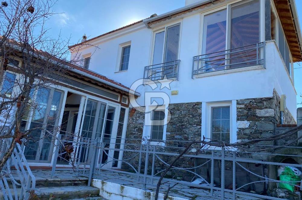 Seferihisar Gölcük Köy Merkezinde Özel Tasarım Dubleks Taş Ev