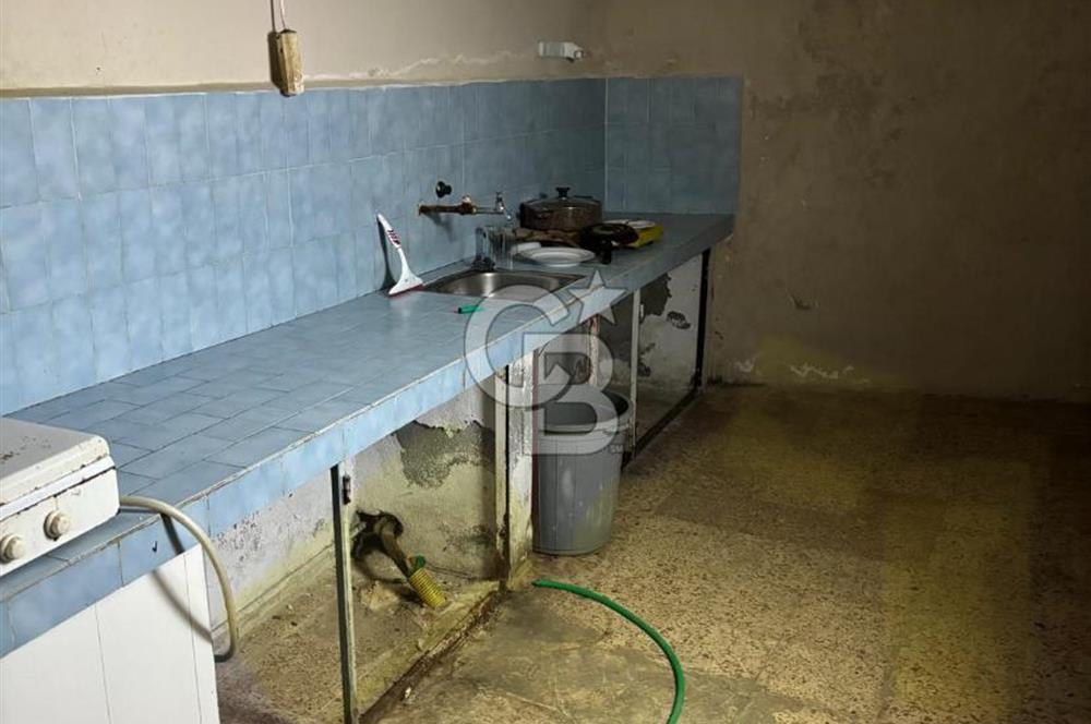 İzmir Çeşme Musalla Kale Arkasında Satılık 12 Odalı Pansiyon