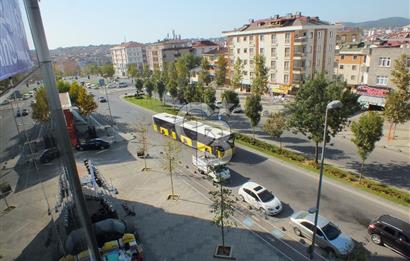 Sancaktepe Merkezde Atatürk Caddesine Cephe Kiralık Plaza Katı