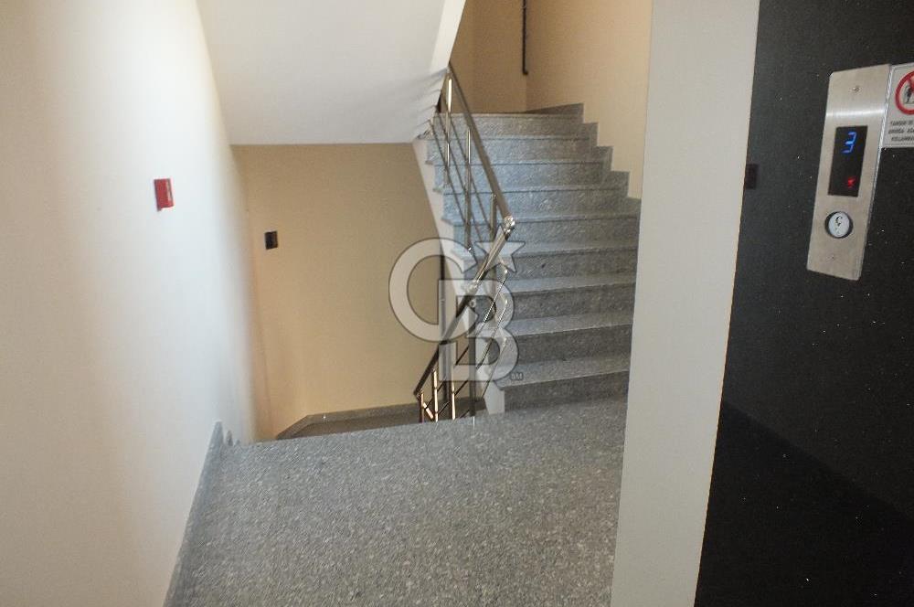 Sancaktepe Merkezde Atatürk Caddesine Cephe Kiralık Plaza Katı